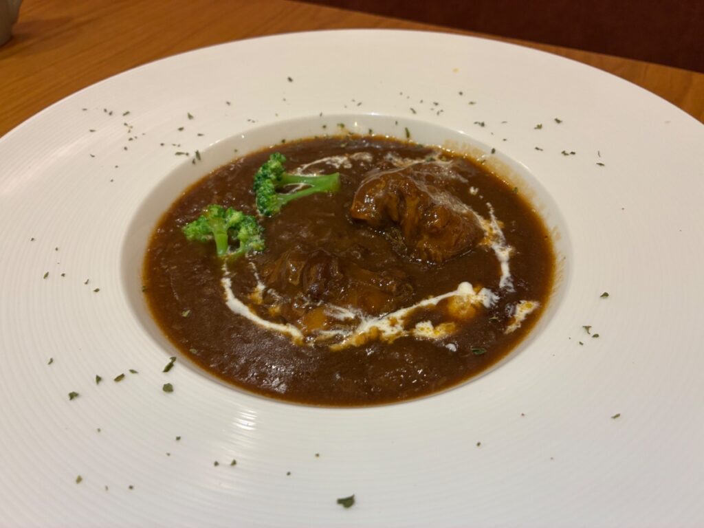 ビバレーコーヒーの自家製ほろほろ牛肉の濃厚ビーフシチュー