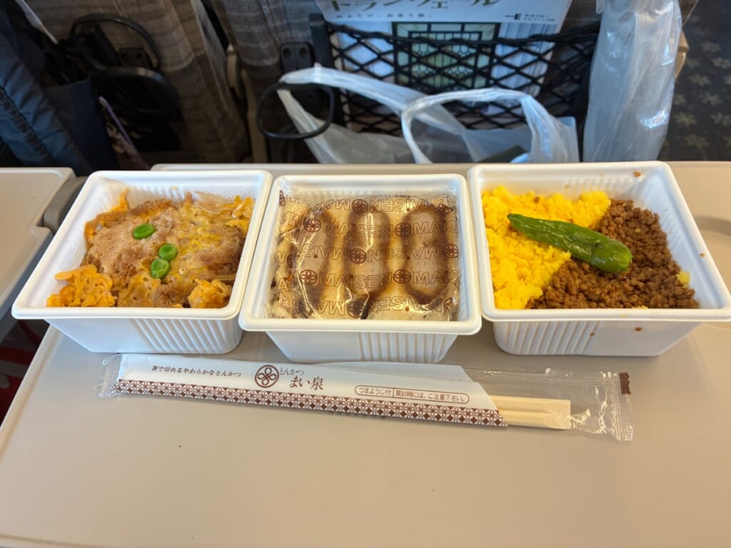とんかつ まい泉 グランスタ東京店の東京駅丸の内駅舎 三階建て弁当