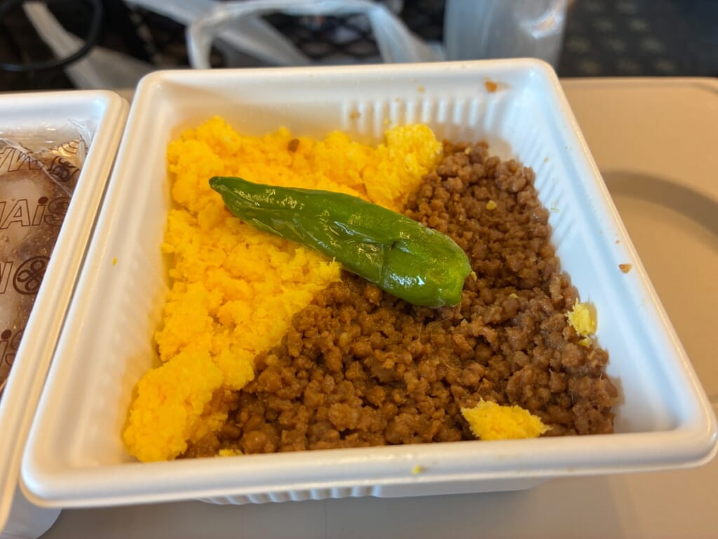 とんかつ まい泉 グランスタ東京店の東京駅丸の内駅舎 三階建て弁当