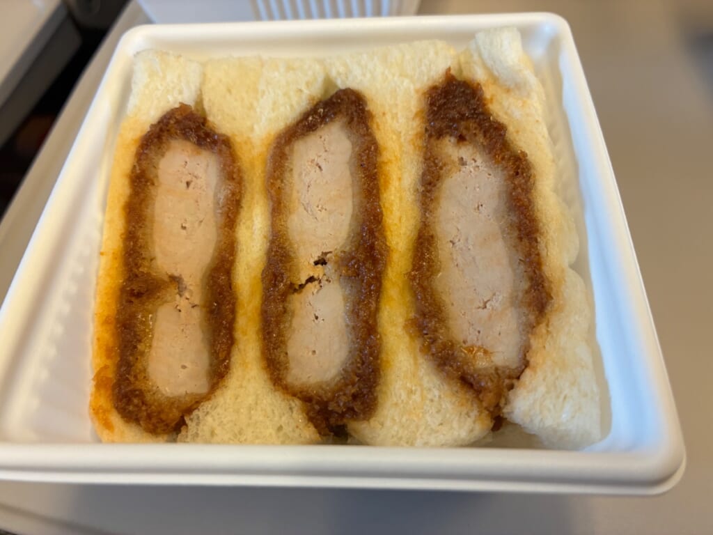 とんかつ まい泉 グランスタ東京店の東京駅丸の内駅舎 三階建て弁当