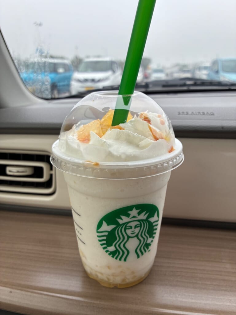 スターバックスコーヒー イオンモール下田店の青森やだらめぇりんご アーモンドミルク フラペチーノ