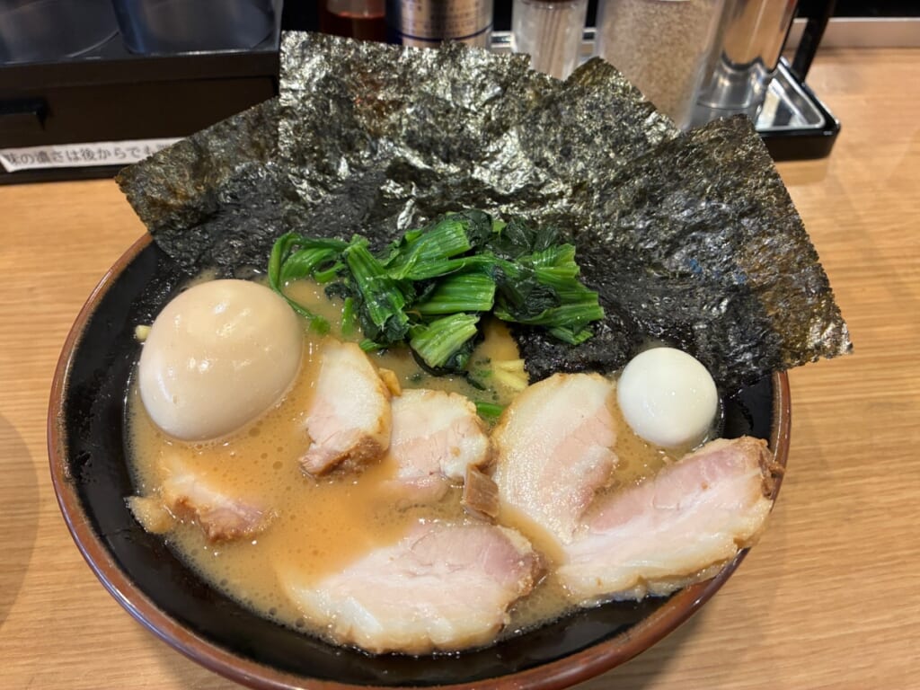 醤油豚骨ラーメン八右衛門（はちえもん）の八右衛門ラーメン
