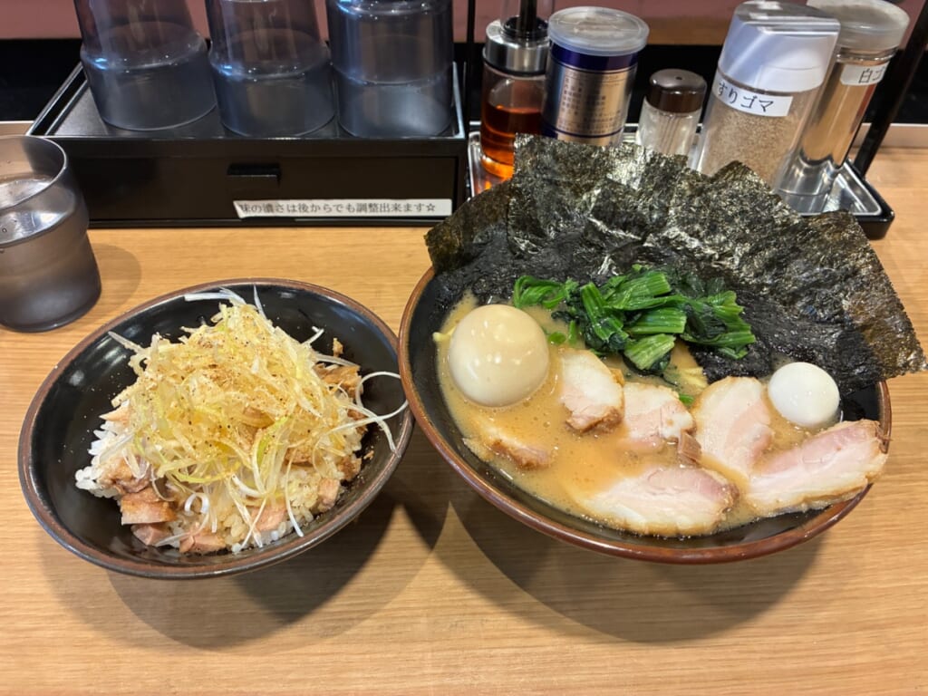 醤油豚骨ラーメン八右衛門（はちえもん）の写真