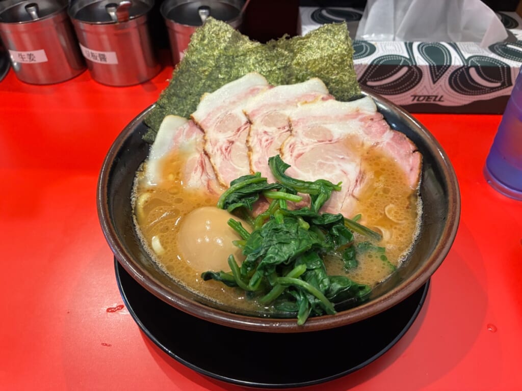 横浜ラーメン 真砂家のチャーシューメン（並）＋半熟味玉
