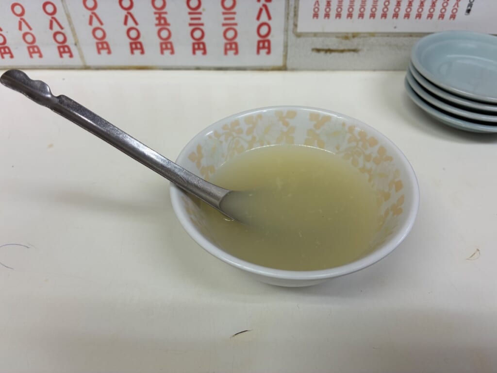 兆楽 道玄坂店のお供の中華スープ